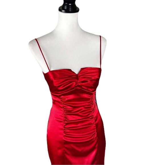 NWT Roberta Bridal Red Satin Column Gown | Size 3/4 - Picture 2 of 9